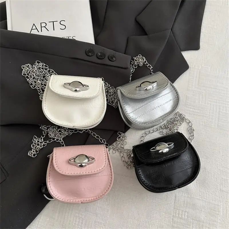 petit sac carré tendance | cuir pu (simili cuir premium, bracelet chaîne en métal, fermeture à pression magnétique)