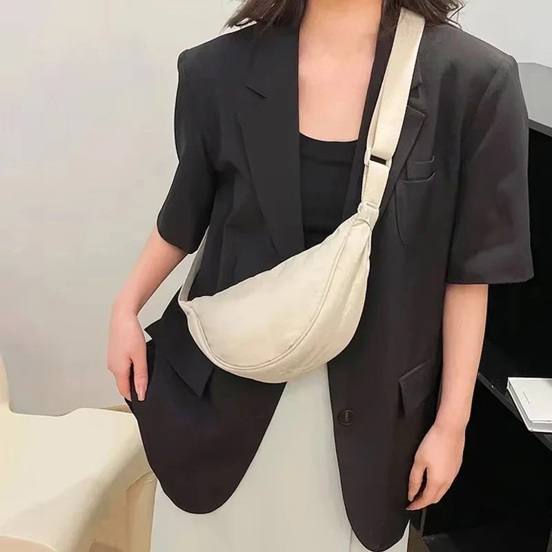 sac à bandoulière hobo crescent, sac à bandoulière compact chic pour femmes, sac à main demi lune léger de couleur unie