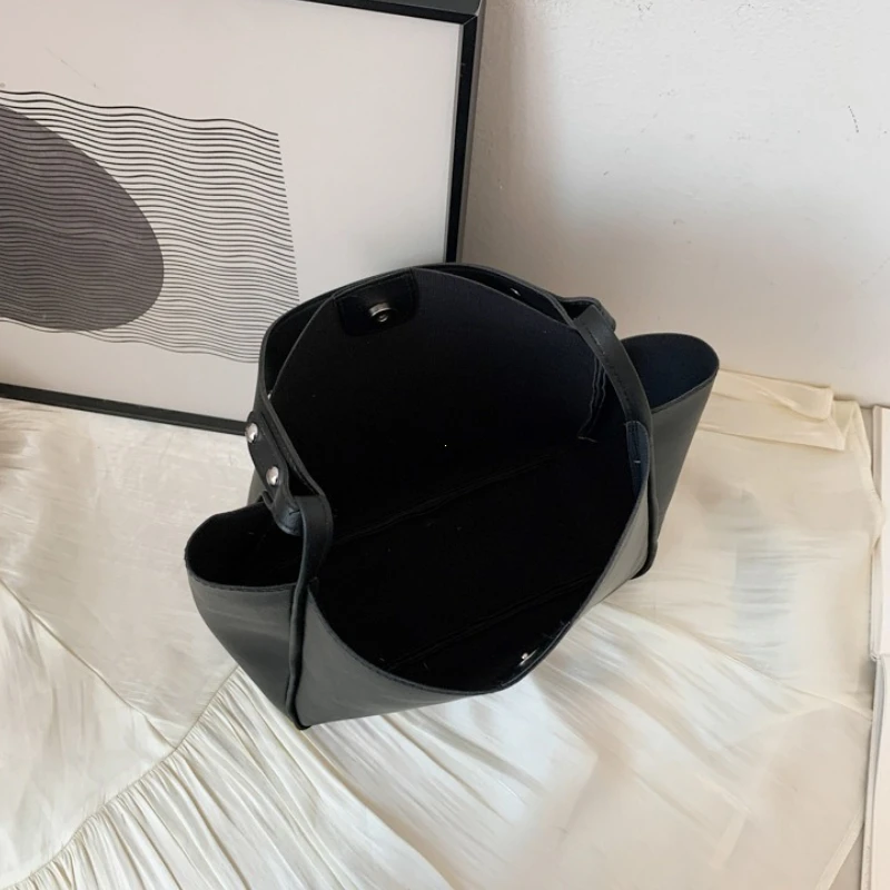 sacs à bandoulière seau simples pour femmes, nouveaux sacs à main de couleur unie rétro, fourre tout de grande capacité, sacs en cuir pu de grande capacité 2025