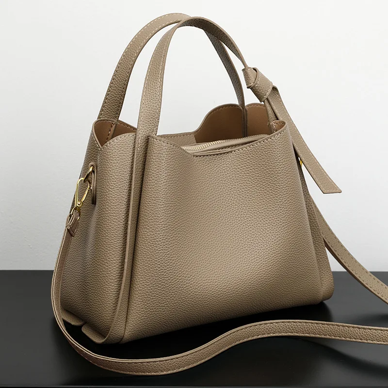 Sac à main pour femme en cuir souple 2025, sac à bandoulière élégant et polyvalent de style panier avec option bandoulière, fourre-tout seau élégant.