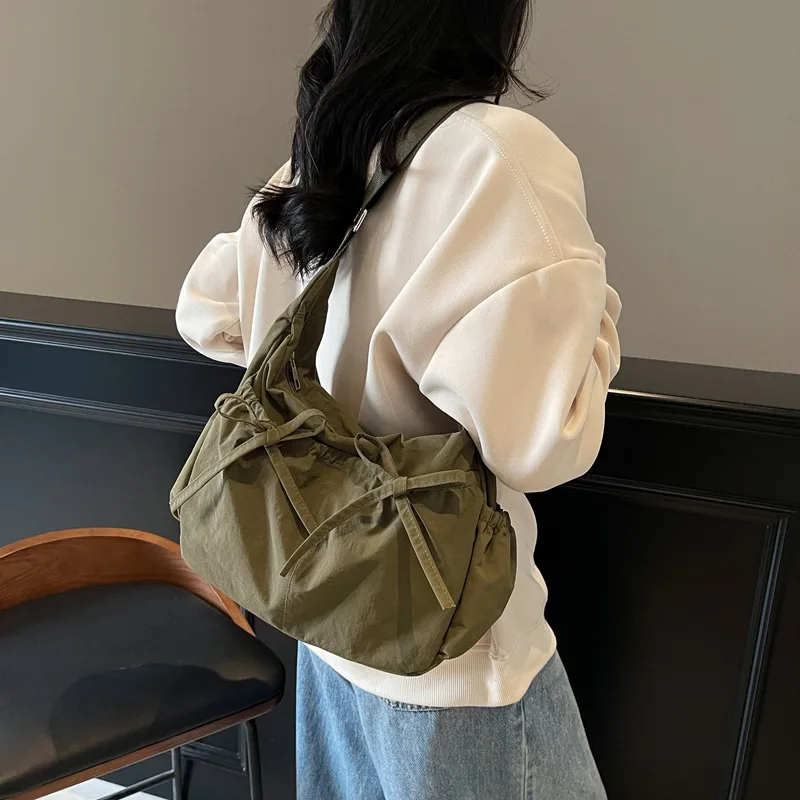 sacs hobo en tissu froncé, sac à bandoulière léger en nylon, élégant et réglable, parfait pour les tenues décontractées, errand quotidien