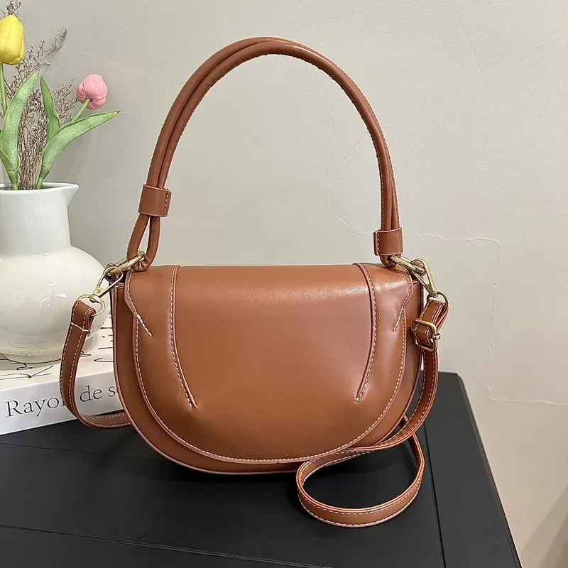 Sac de selle design sac à main solide en cuir Pu sac de messager femmes petit sac à bandoulière demi-cercle avec sac à bandoulière à poignée courte