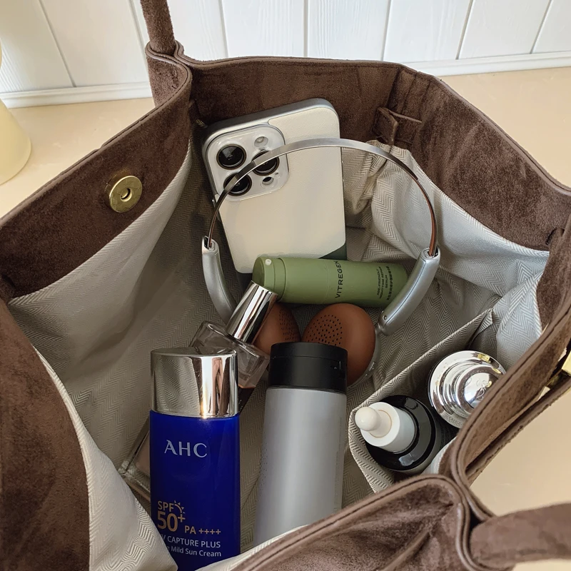 2025 sac fourre tout en daim pour femmes avec poche intérieure sac sous les bras grande capacité sacs cartable de couleur unie pour le travail sacs à main de voyage sacs à main
