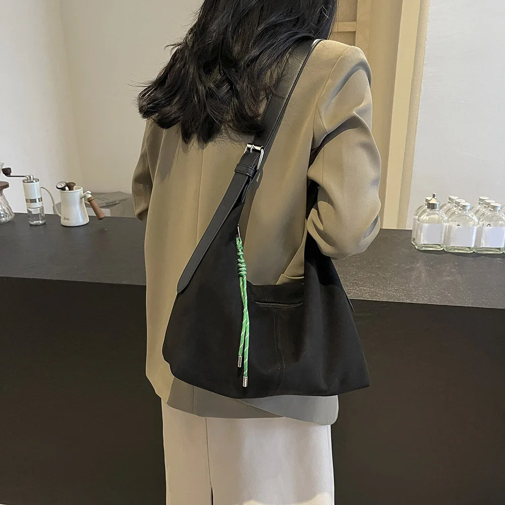 Sac à bandoulière élégant en daim pour femmes, sac Hobo en forme de croissant à sangle réglable pour le travail, les voyages et l'usage quotidien