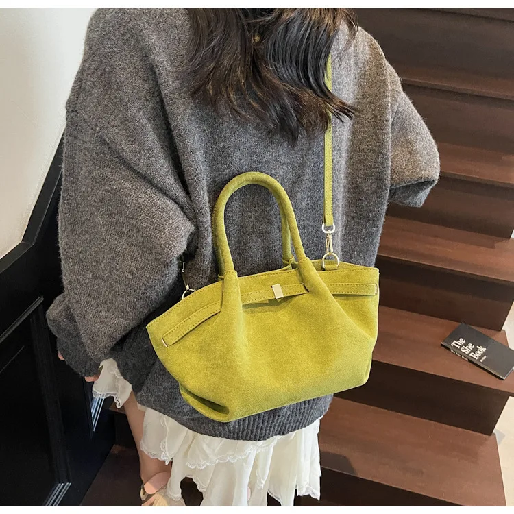 sacs à main fourre tout en cuir suédé mat pour femmes, sac à bandoulière rétro de grande capacité, design de ceinture d'automne et d'hiver