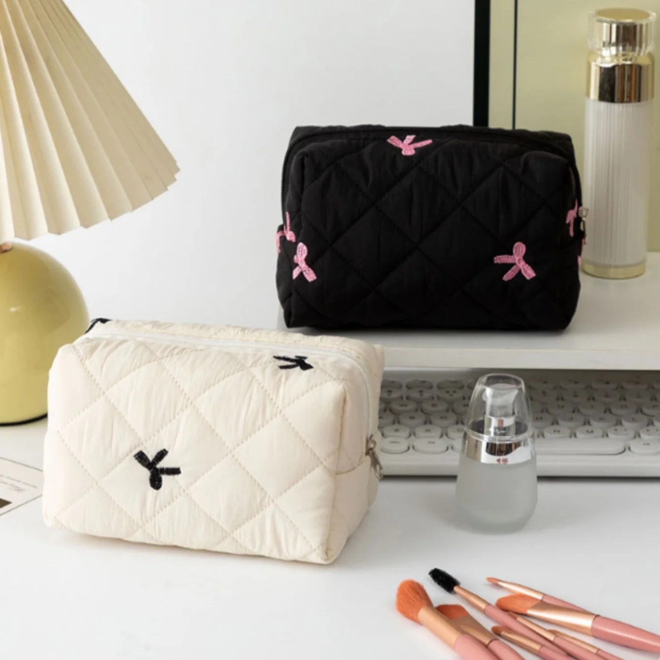 trousse de maquillage matelassée, grand sac à cosmétiques floral, ensemble de trousse de maquillage de voyage de toilette esthétique et sac à fleurs mignon pour femmes et filles