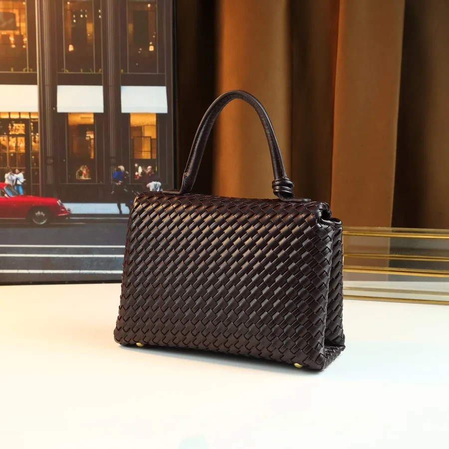 conception de niche de luxe, sac pour femme tissé à la main, sac de transport simple et atmosphérique, sac à main décontracté et polyvalent de grande capacité