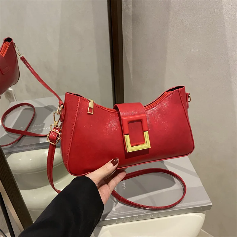 sac à bandoulière rétro chic pour femmes, petit design tendance, élégant, baguette française, sous les bras, accessoire polyvalent, 2025