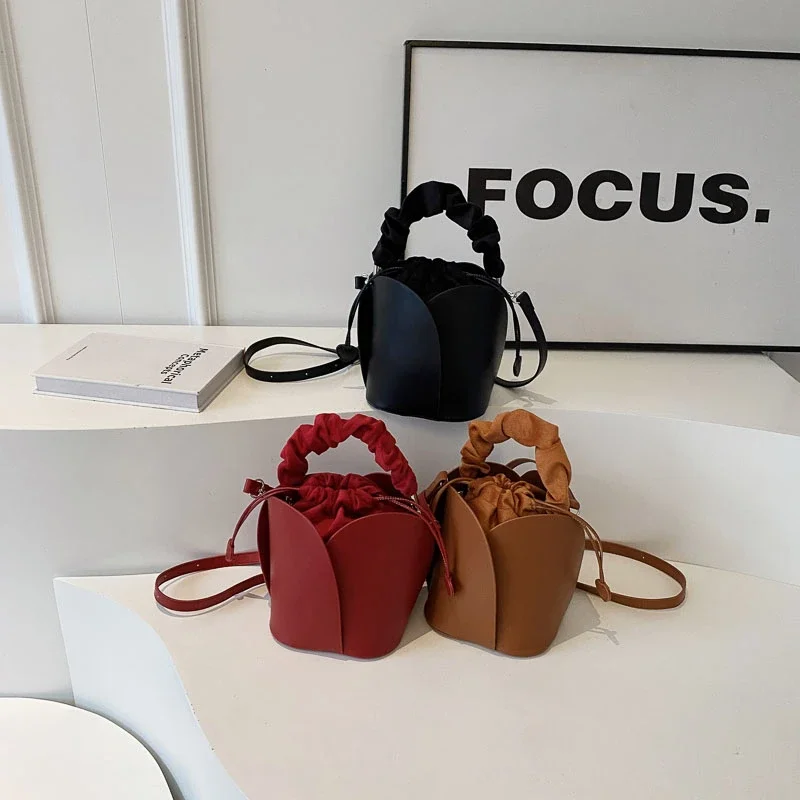 sac seau de luxe pour femmes, sac seau de style pétale de haute qualité, mode polyvalent, couleur unie, sac de transport pour les déplacements, offre spéciale, 2025