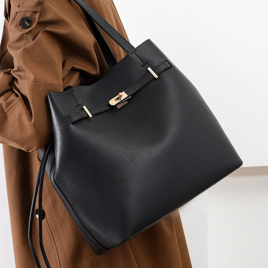 2025 nouveau sac fourre tout pour femmes, sac à main simple de couleur unie, sac décontracté polyvalent à la mode, sac à bandoulière de shopping de banlieue