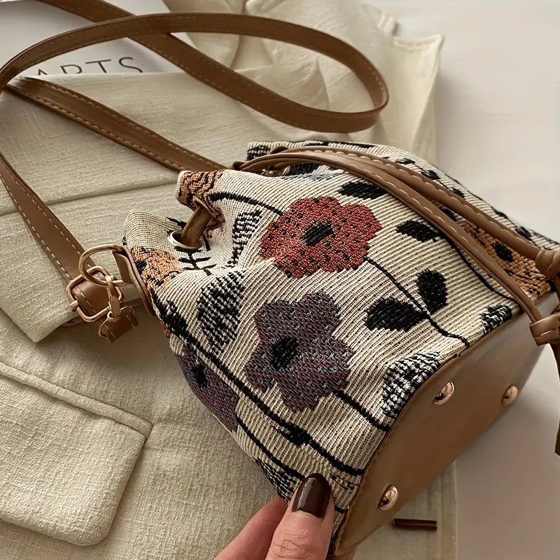 sac seau blanc pour femme avec motif floral vibrant, fermeture à cordon réglable, bandoulière/sac à main convertible doublé en polyester