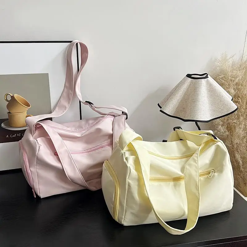 fourre tout unisexe tendance : léger, couleur unie ; idéal pour le sport et les voyages ; sac à bandoulière polyvalent cadeau d'anniversaire parfait