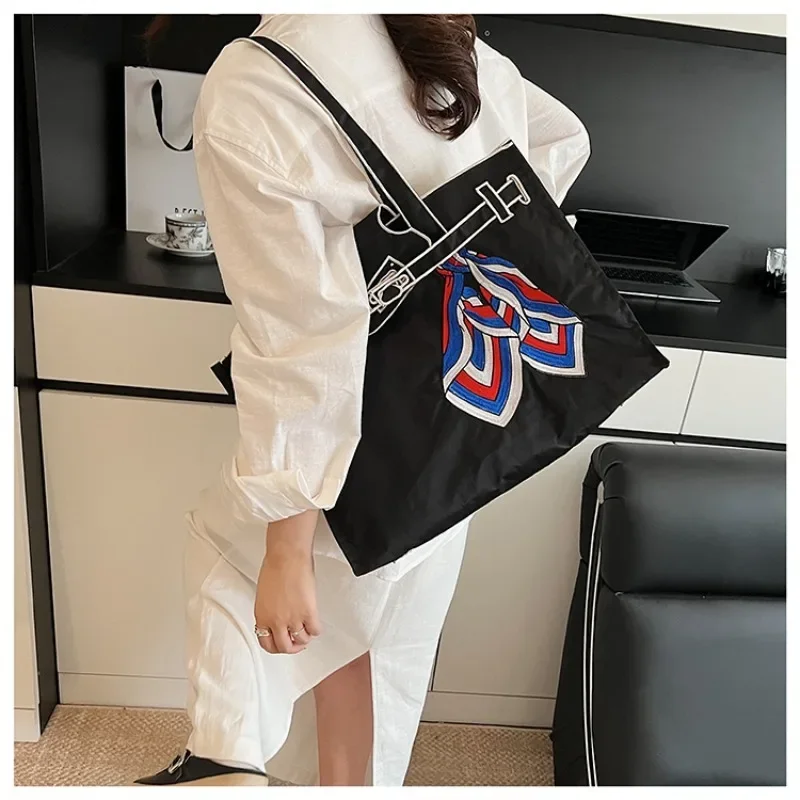 sacs à bandoulière brodés au design élégant, créatifs, grande capacité, fil à coudre pour jeunes, sacs à main pour femmes, nouvelle collection 2025