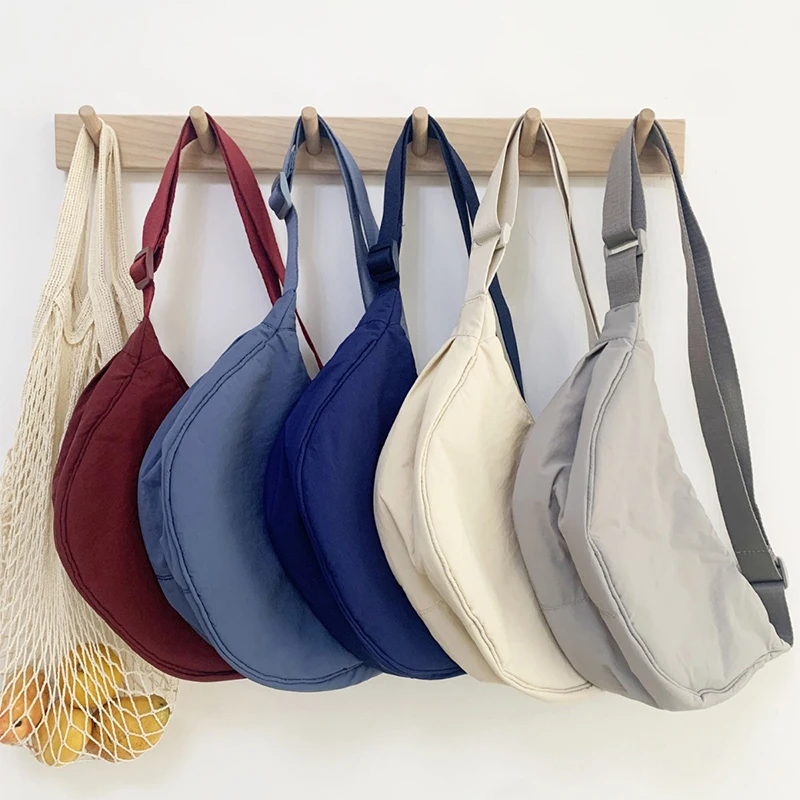 sac à bandoulière hobo crescent, sac à bandoulière compact chic pour femmes, sac à main demi lune léger de couleur unie