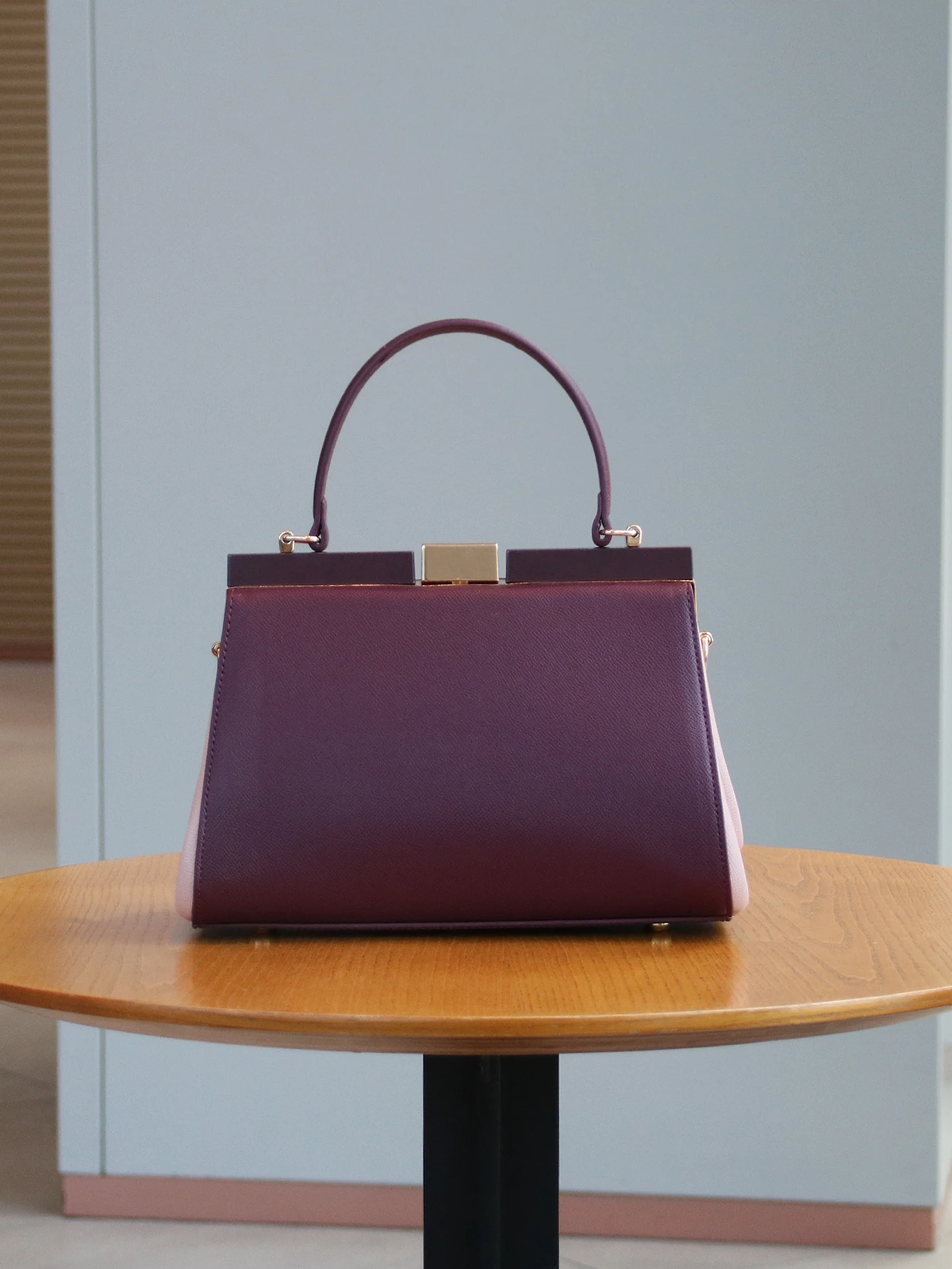 mode luxe haut de gamme atmosphère sac à main 2025 nouveau design de niche contraste tendance européenne et américaine couleur correspondant sac à main lar