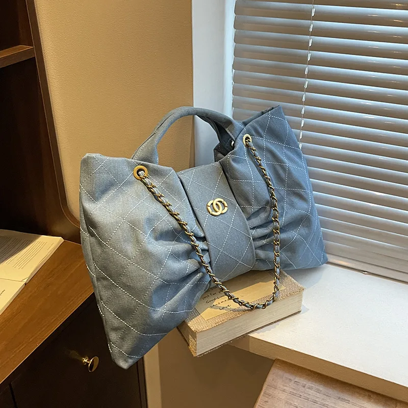 sac à bandoulière matelassé en velours pour femmes, sac à bandoulière élégant avec accent d'arc sous les bras, sac à bandoulière en fourrure douce, sac à main chic d'hiver