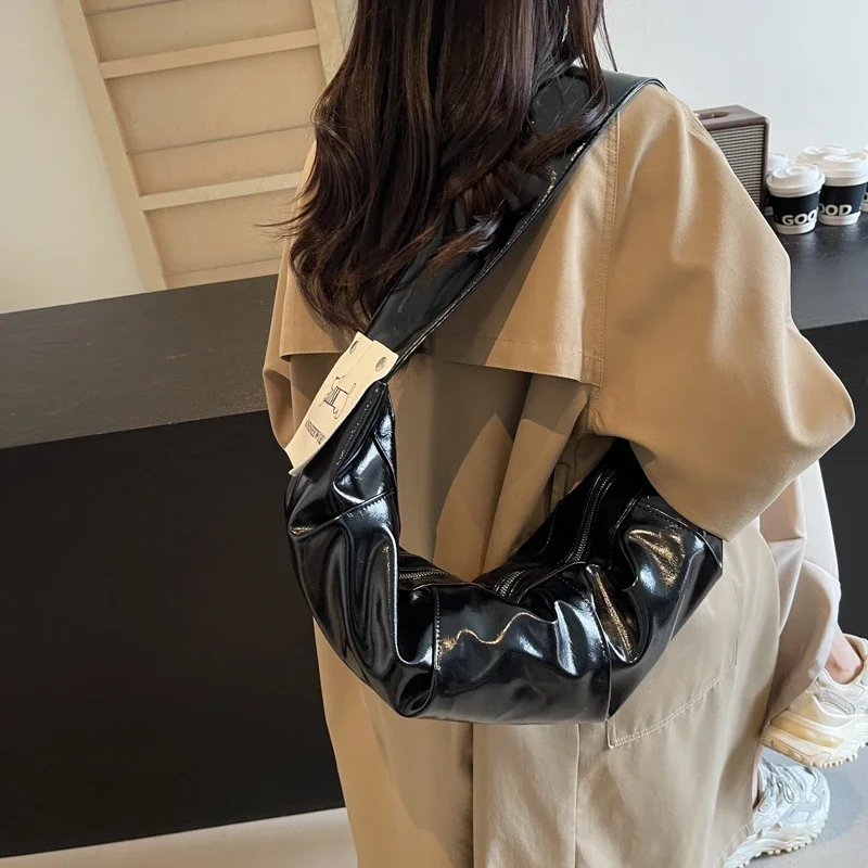 sac à bandoulière personnalisé pour femmes, nouveau design de haute qualité, sac à bandoulière simple en forme de boulette, offre spéciale, 2025