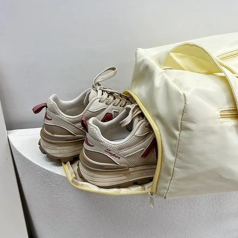 fourre tout d'anniversaire élégant : unisexe, couleur unie ; sac à bandoulière polyvalent, parfait pour le fitness et les voyages ; design léger.