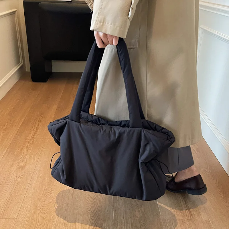 sac à bandoulière seau en nylon pour femmes, fourre tout de grande capacité, sac à main polyvalent rembourré en coton, sac de haute qualité guangzhou, automne hiver