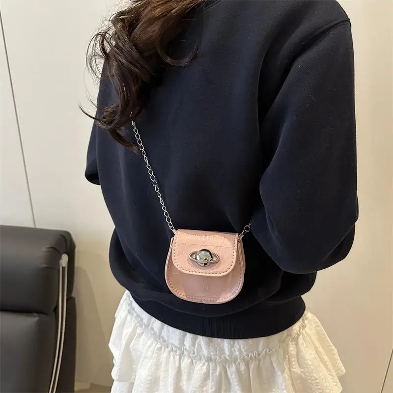 petit sac carré tendance | cuir pu (simili cuir premium, bracelet chaîne en métal, fermeture à pression magnétique)