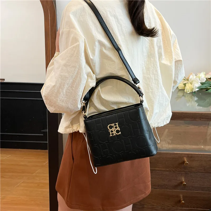sac seau tendance pour femmes, fourre tout avec lettres spacieuses, sac à bandoulière multi voies, élégant, grande capacité, nouvelle collection 2026
