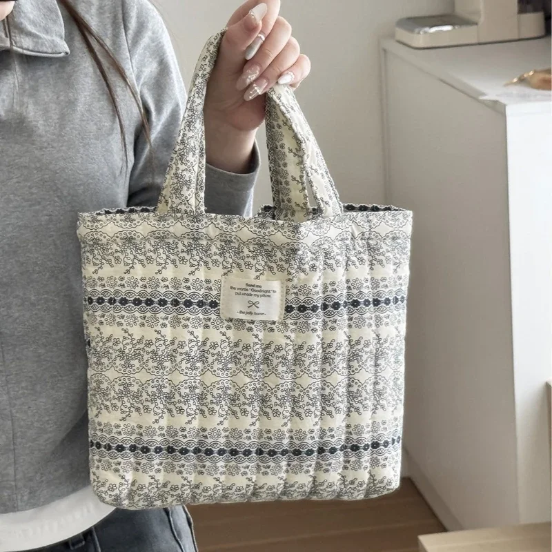 sacs à main en coton matelassé pour femmes, jolis sacs à fleurs portables pour dames, petits fourre tout à bandoulière design rétro décontracté, sac à bento pour déjeuner