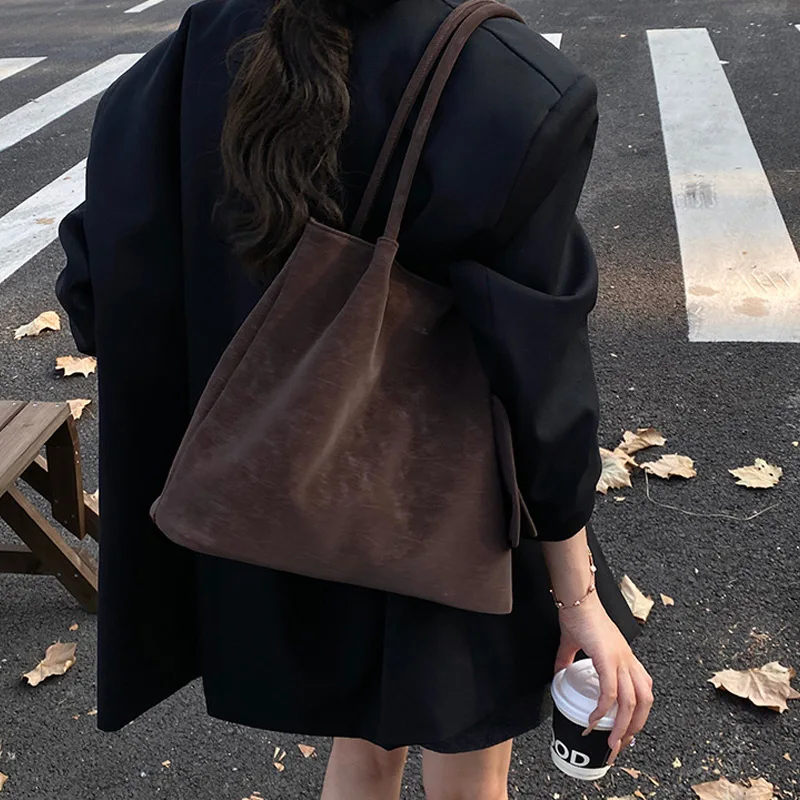 sac seau rétro mode europe amérique sac fourre tout tendance simple polyvalent design unique sac à bandoulière nouveau sac pour femmes de grande capacité