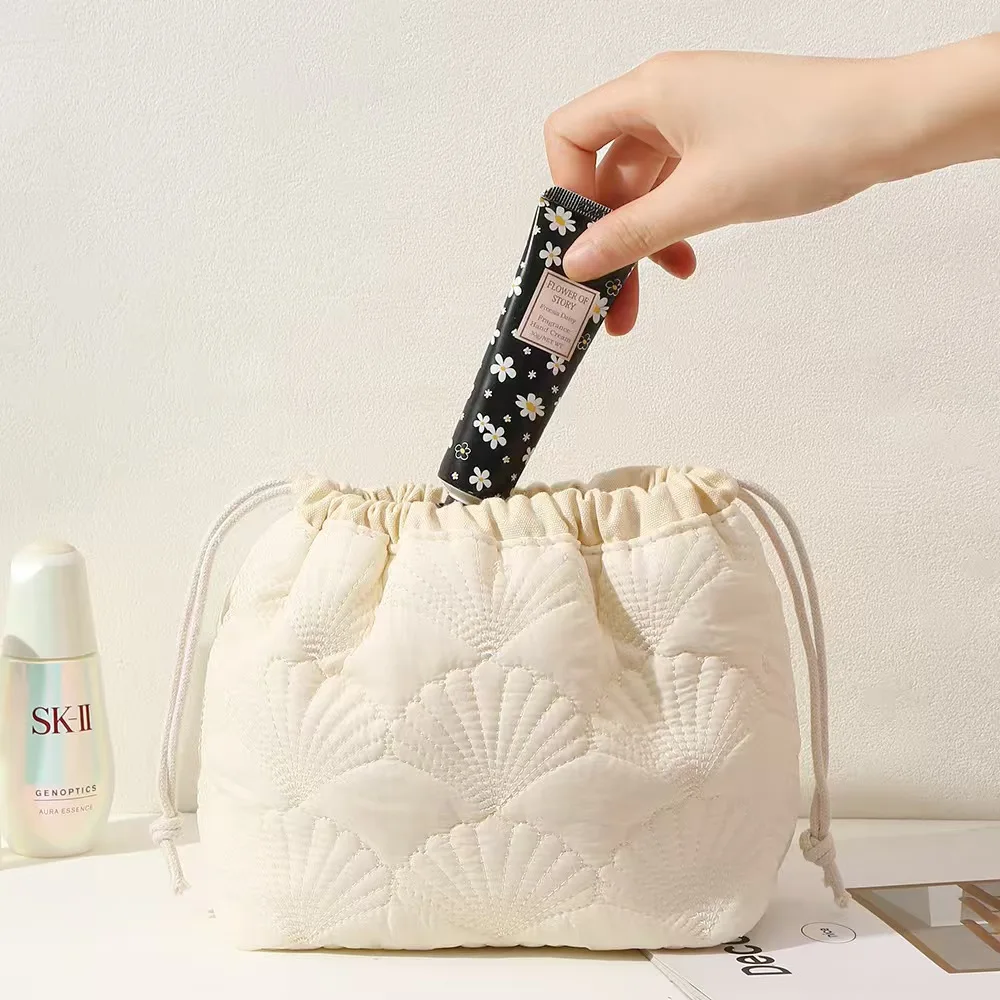 trousse de maquillage matelassée, trousse à cosmétiques florale, trousse de toilette de voyage mignonne, pochette à cordon esthétique douce rembourrée pour femmes et filles