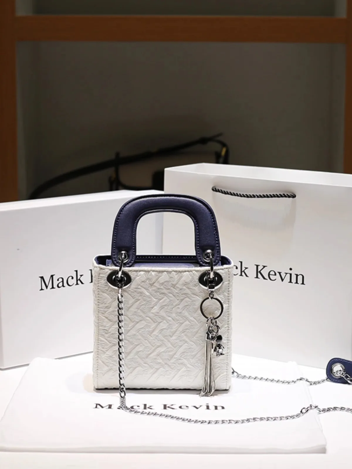 sac carré à main avec couleur contrastée pour femmes, beau et luxueux, sac à bandoulière avec décoration, nouvelle mode 2025