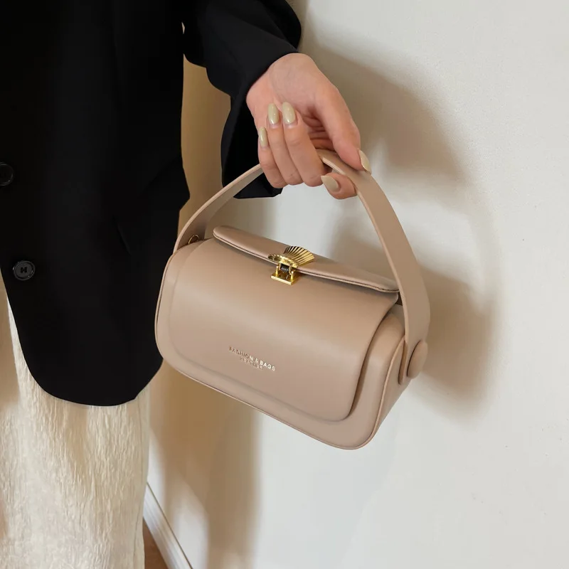 sac à bandoulière noir classique pour femmes, sacs carrés rétro polyvalents, sacs à main à rabat en cuir texturé de grande capacité, nouvelle collection 2025