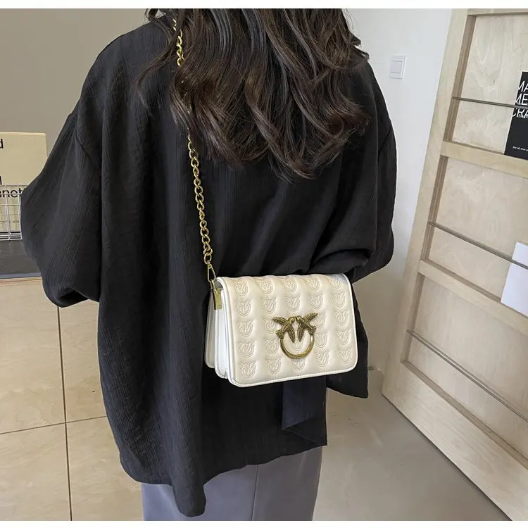 mini sac carré chic 2025, sac à main élégant avec sangle en chaîne, sac à bandoulière de luxe pour femmes pour le quotidien et la soirée