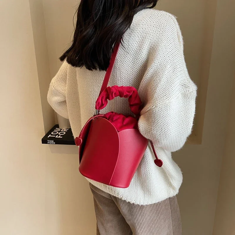 sac seau de luxe pour femmes, sac seau de style pétale de haute qualité, mode polyvalent, couleur unie, sac de transport pour les déplacements, offre spéciale, 2025