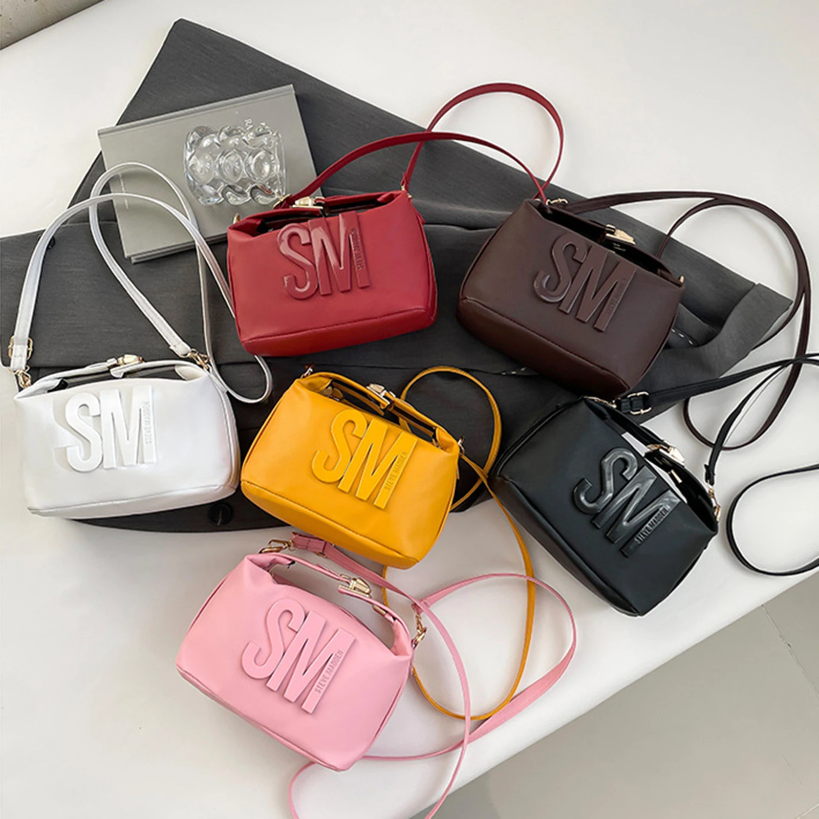 sac à bandoulière carré pour femmes, petit sac à main à bandoulière avec lettres