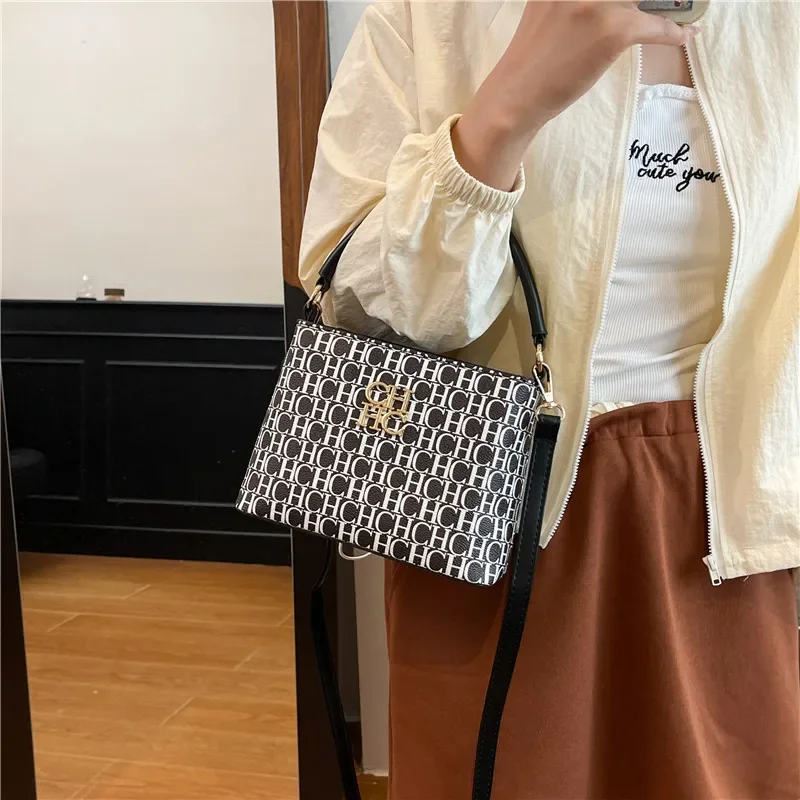 sac seau tendance pour femmes, fourre tout avec lettres spacieuses, sac à bandoulière multi voies, élégant, grande capacité, nouvelle collection 2026