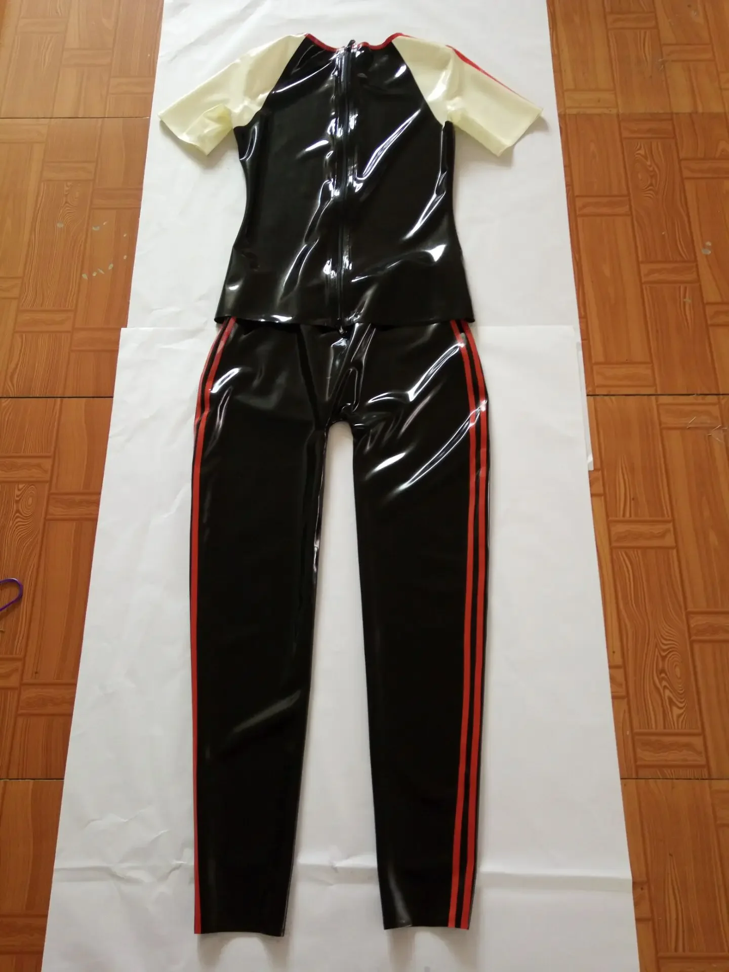 Beau catsuit unisexe en latex noir rouge et blanc taille S-XXL