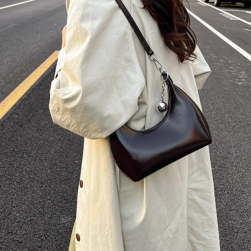sac baguette d'inspiration rétro, sac à main chic en cuir demi lune structuré de styliste pour femmes, sac à main et à bandoulière multi voies avec fermeture éclair