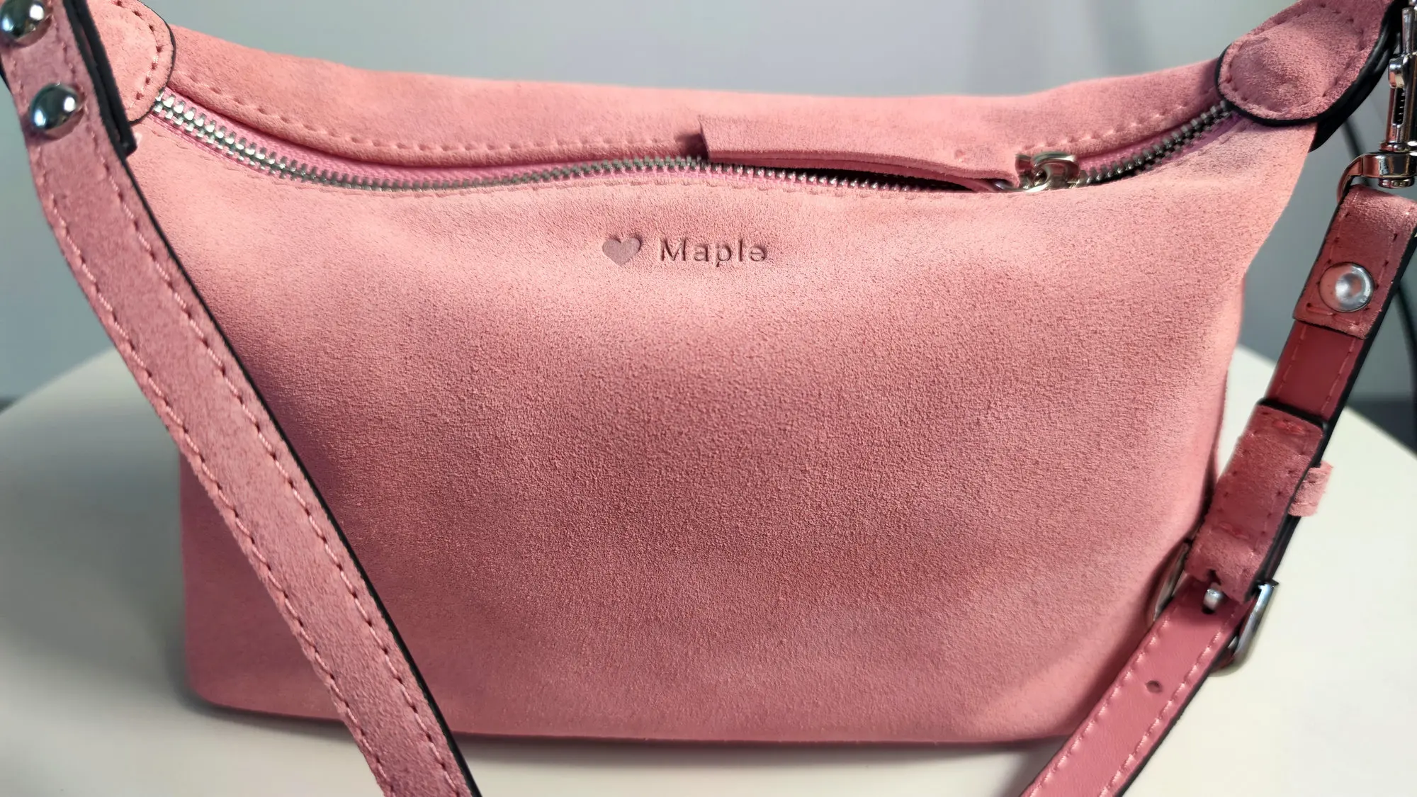 sac hobo en daim véritable pour fille, sac à main rose de luxe d'hiver 2021, sac à main de déclaration populaire, logo personnalisable/fourre tout à bandoulière avec initiale