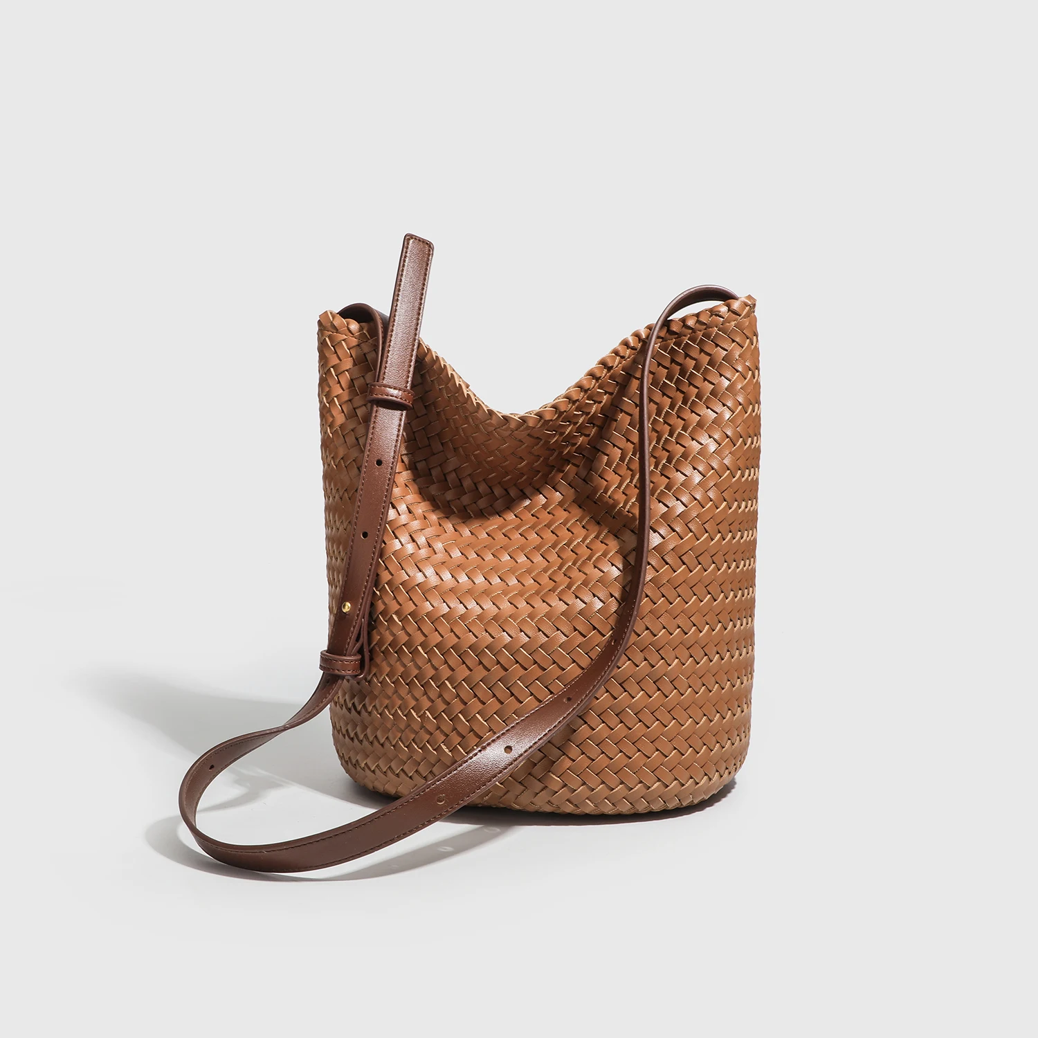 2025 nouveau dans vintage casual vacances voyage bandoulière livraison rapide tissage à la main seau sacs pour les femmes de luxe designer sac à main et sacs à main