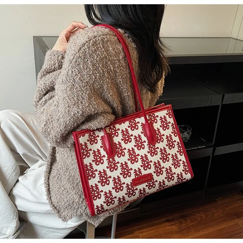 sac sous les bras rétro élégant, texture matelassée, couleur maillard, asymétrique épaule dénudée, micro sac pour dames, déplacements populaires