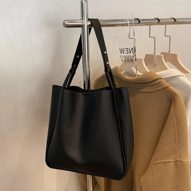 sacs à bandoulière seau simples pour femmes, nouveaux sacs à main de couleur unie rétro, fourre tout de grande capacité, sacs en cuir pu de grande capacité 2025
