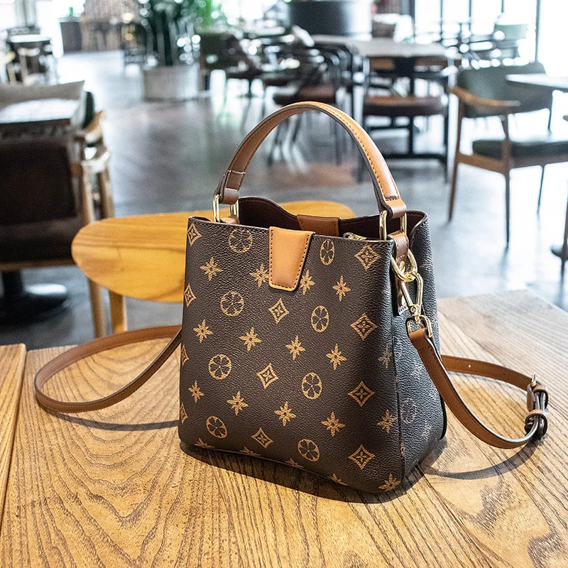 sac seau d'eau premium tendance automne/hiver 2023, sac à main simple à bandoulière simple pour les déplacements à la mode