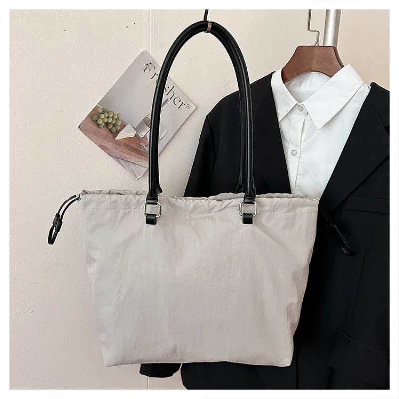 sac cartable à la mode pour femmes avec pompon en cuir pu, sac à bandoulière pour le travail et le bureau, printemps 2025