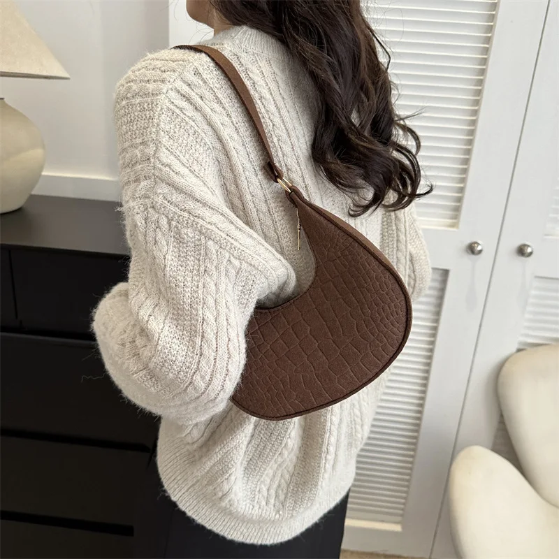 sac hobo en daim avec sangle en chaîne dorée, sac à bandoulière rétro en forme de croissant pour femmes, sac à main quotidien à la mode
