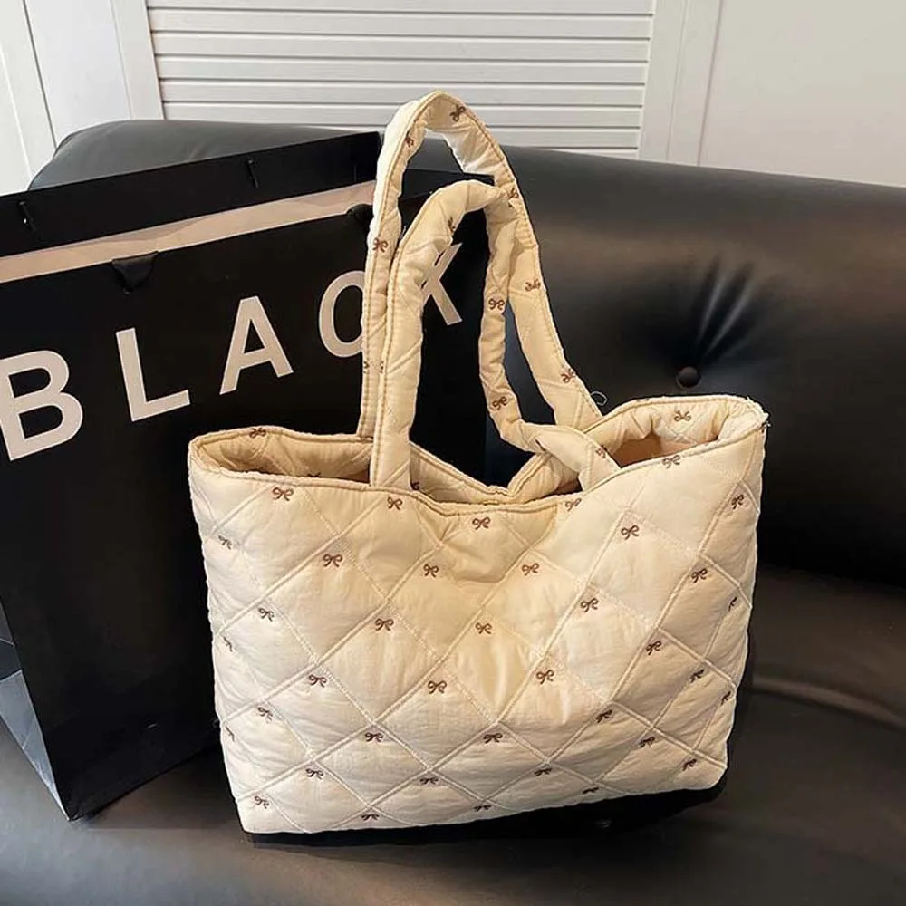 sac fourre tout matelassé doux avec nœud brodé, sac à main à carreaux en losange de grande capacité en polyester, sac à bandoulière à bulles de style coréen pour la plage