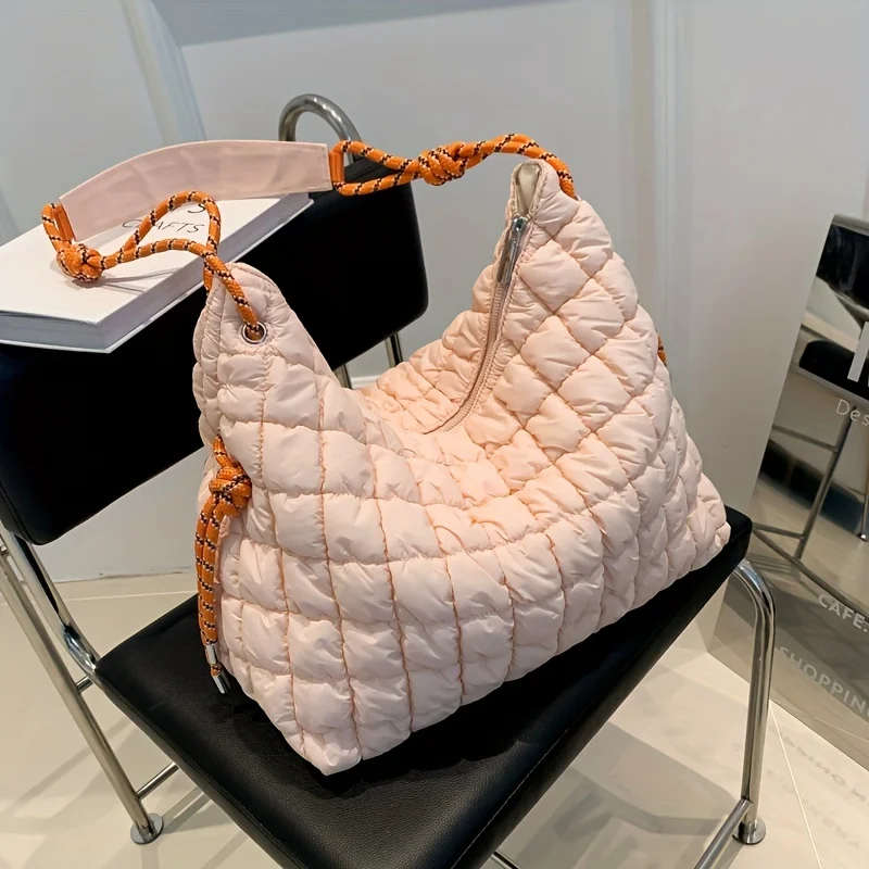 2023 Sac à bandoulière matelassé, grand fourre-tout avec fermeture éclair. Rose vif, kaki, blanc, violet, noir. Sac à main pour femme à la mode, achetez maintenant!