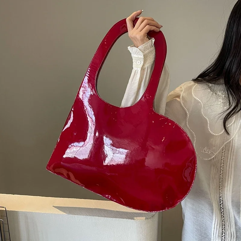 Ins Style – sac à main brillant en forme de cœur, couleur unie, Design Concave d'été en cuir verni rouge, sac à bandoulière à la mode, 2024