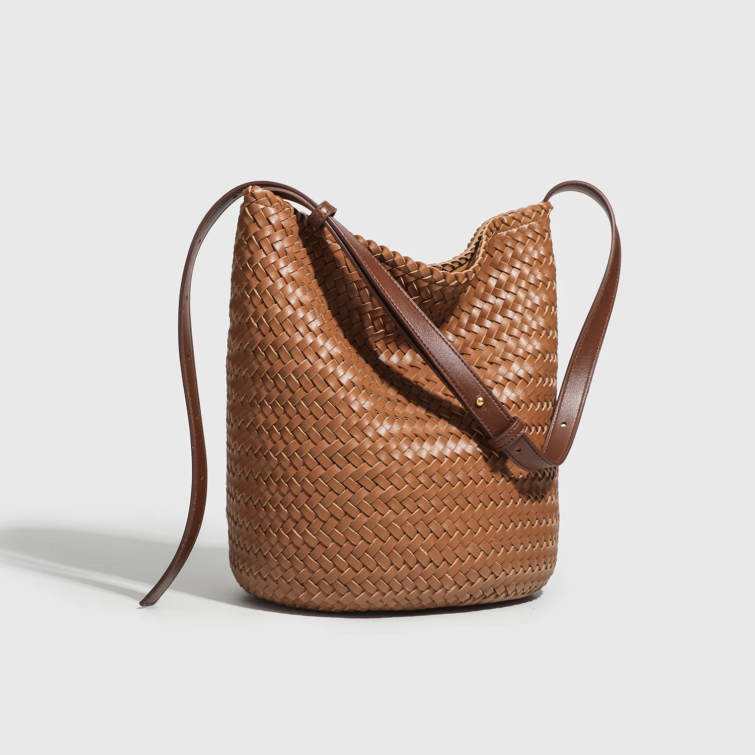 2025 nouveau dans vintage casual vacances voyage bandoulière livraison rapide tissage à la main seau sacs pour les femmes de luxe designer sac à main et sacs à main
