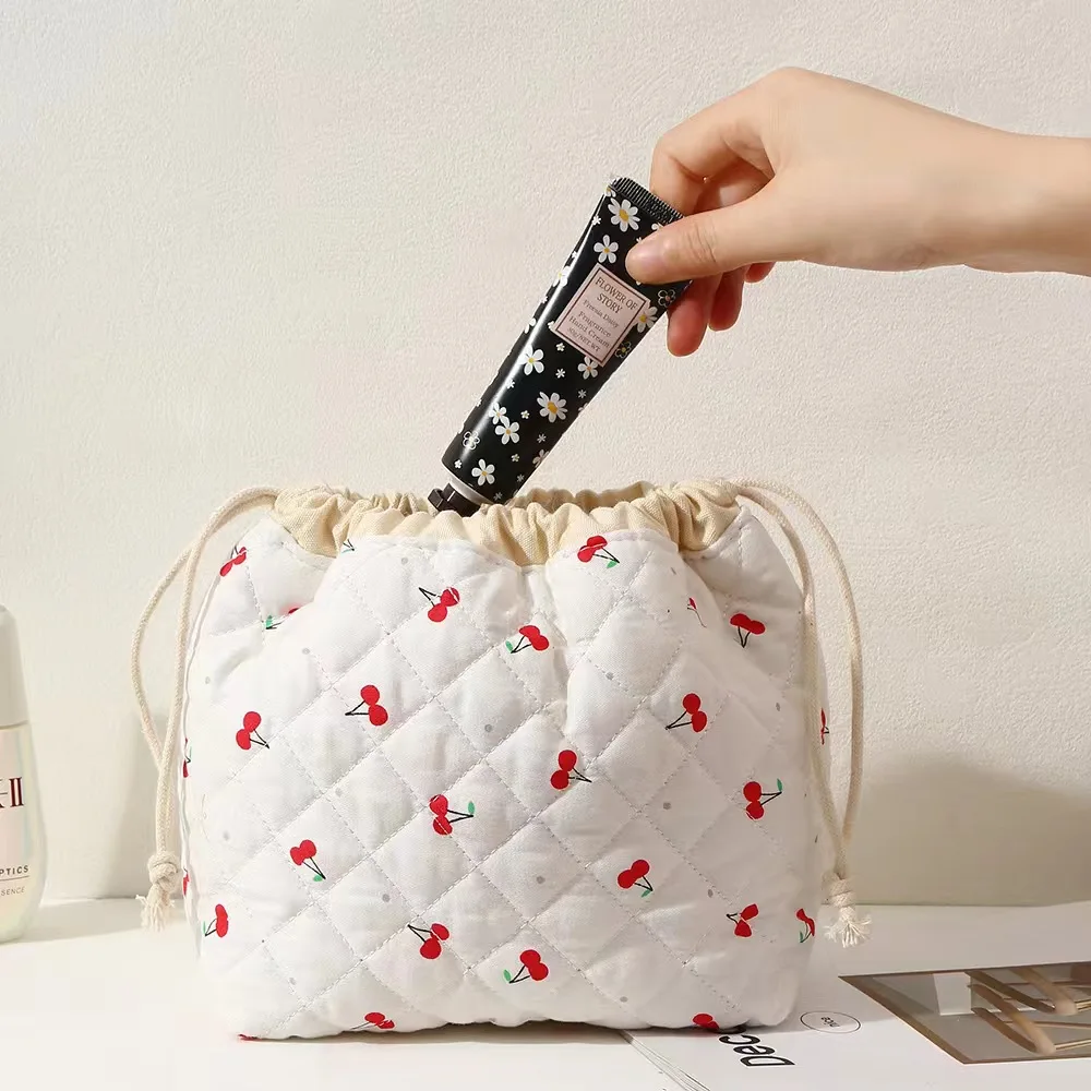 trousse de maquillage matelassée, trousse à cosmétiques florale, trousse de toilette de voyage mignonne, pochette à cordon esthétique douce rembourrée pour femmes et filles
