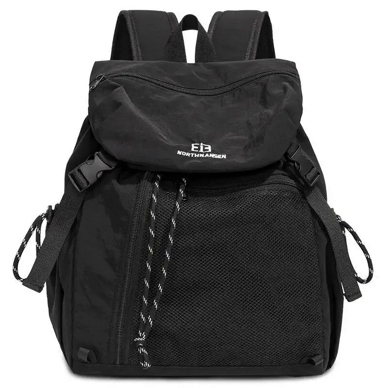 sac dos nylon noir poche zip latérale maille grise bretelles bandes logo blanc style voyage capacité litres
