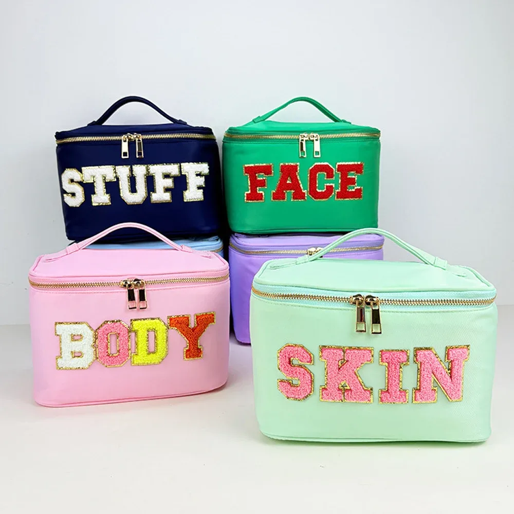 nouvelle boîte de rangement en nylon étanche avec poignée, patchs de lettres personnalisés, trousse de maquillage de toilette pour filles, pochette de train couleur bonbon